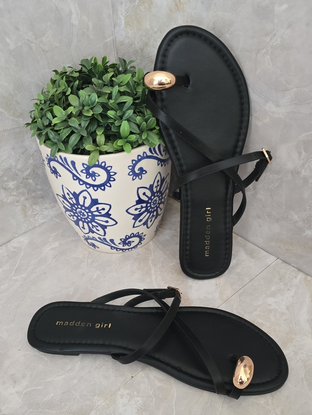 Madden Girl Tune Embellished Toe Ring Strappy Sandals Black 8.5 NIB